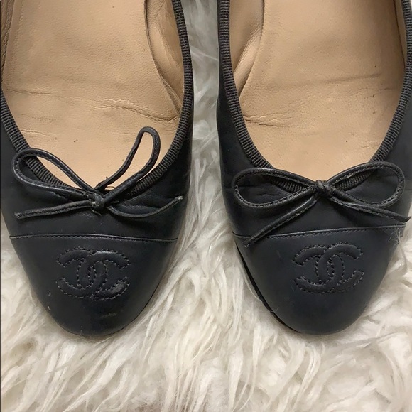 CHANEL - Authentic Gray Flats - Picture 2 of 5